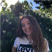 Lycéenne étudiant un baccalauréat économique et social